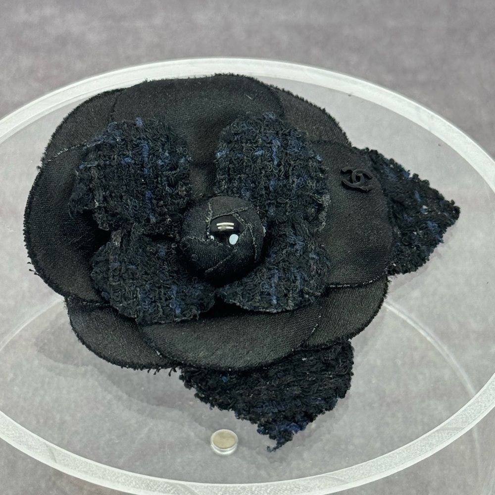 Chanel Black Tweed Camellia Brooch - Picture 3 of 4
